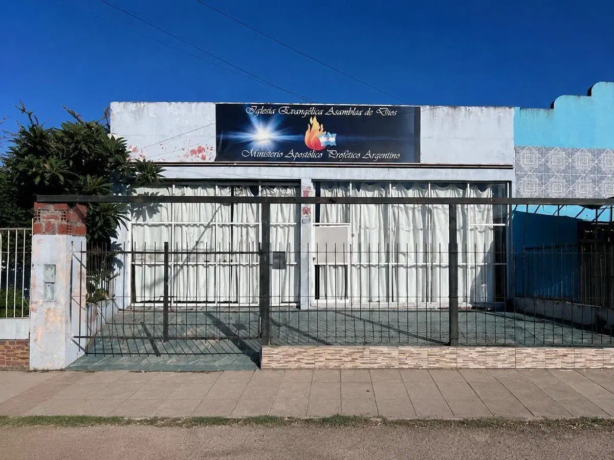 Se vende gran salón sobre Av. Lujan - Santo Tome 4