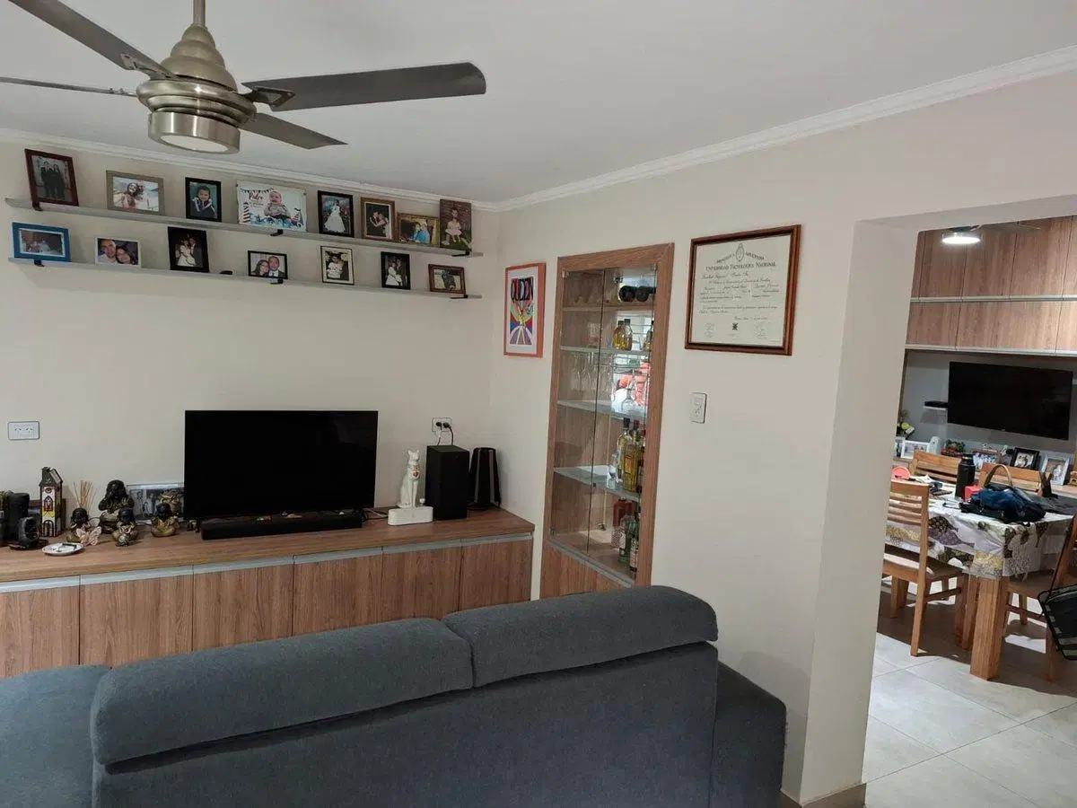 SE VENDE CASA DE 3 DORMITORIOS CON 2 COCHERAS! 2