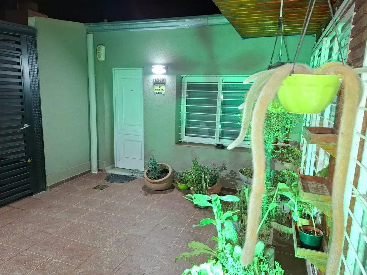 SE VENDE CASA DE 3 DORMITORIOS CON 2 COCHERAS! 3