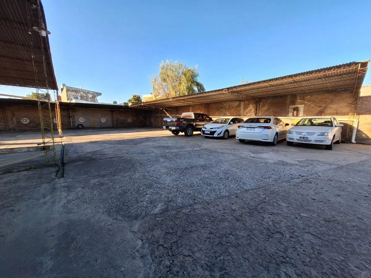 VENTA COMPLEJO DE COCHERAS Y DPTO 5