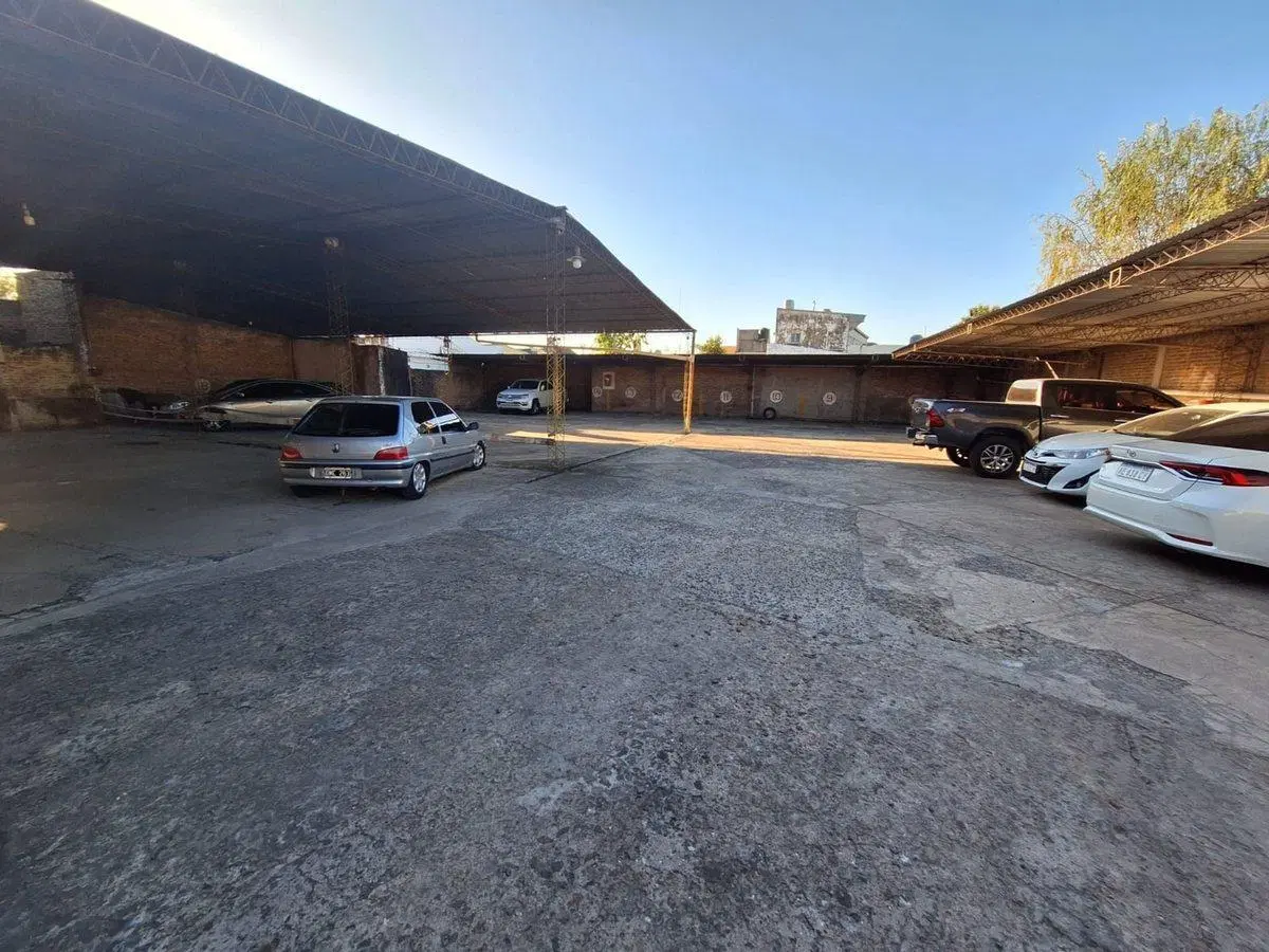 VENTA COMPLEJO DE COCHERAS Y DPTO 2