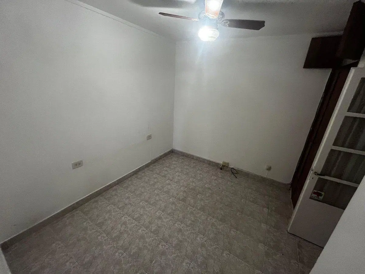 SE VENDE CASA 3 DORMITORIOS COCHERA/ PARQUE GARAY 8