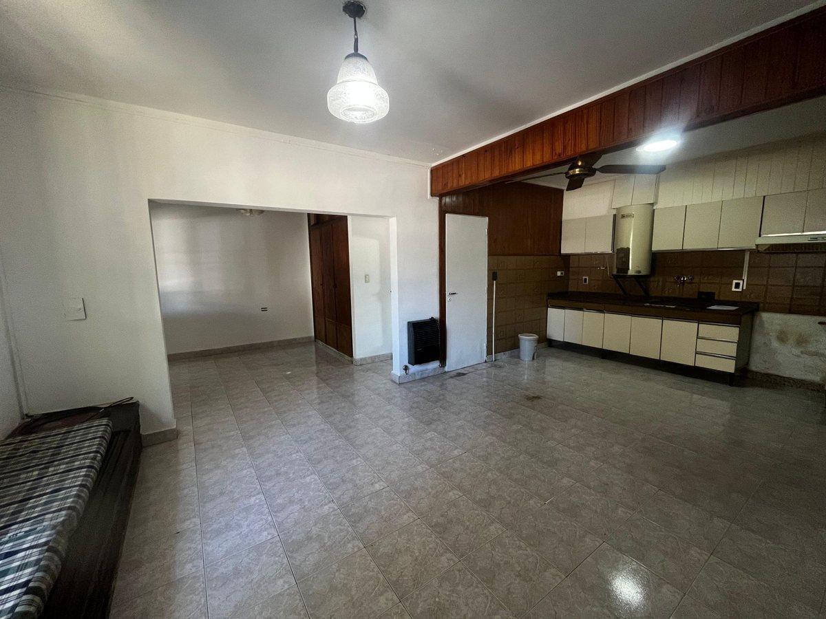 Foto de SE VENDE CASA 3 DORMITORIOS COCHERA/ PARQUE GARAY, imagen 1