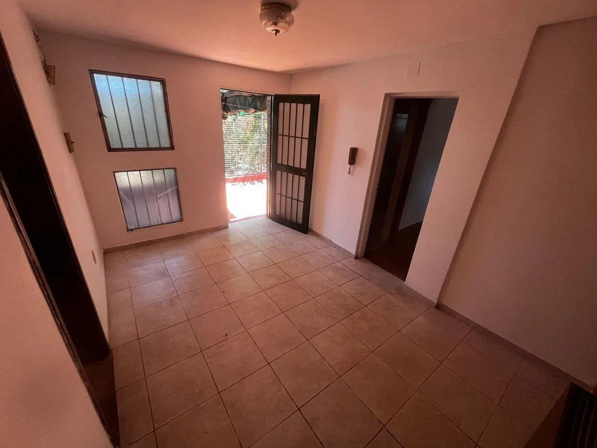SE VENDE CASA 3 DORMITORIOS COCHERA/ PARQUE GARAY 4