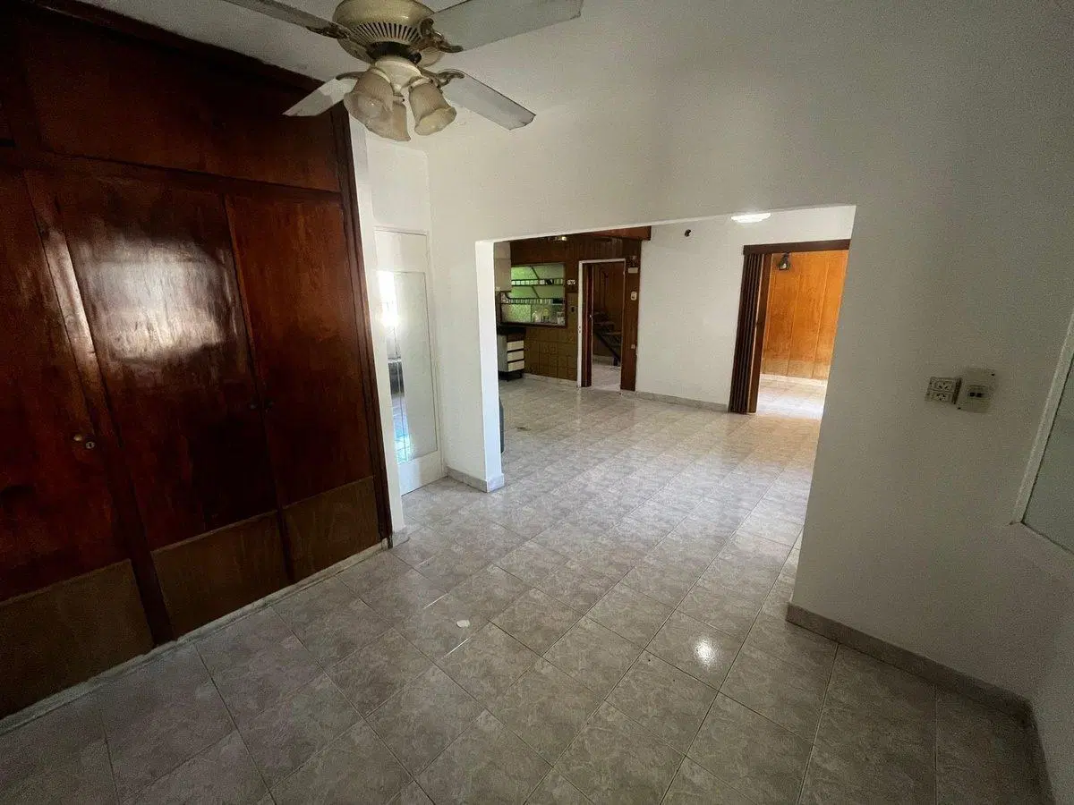 SE VENDE CASA 3 DORMITORIOS COCHERA/ PARQUE GARAY 2