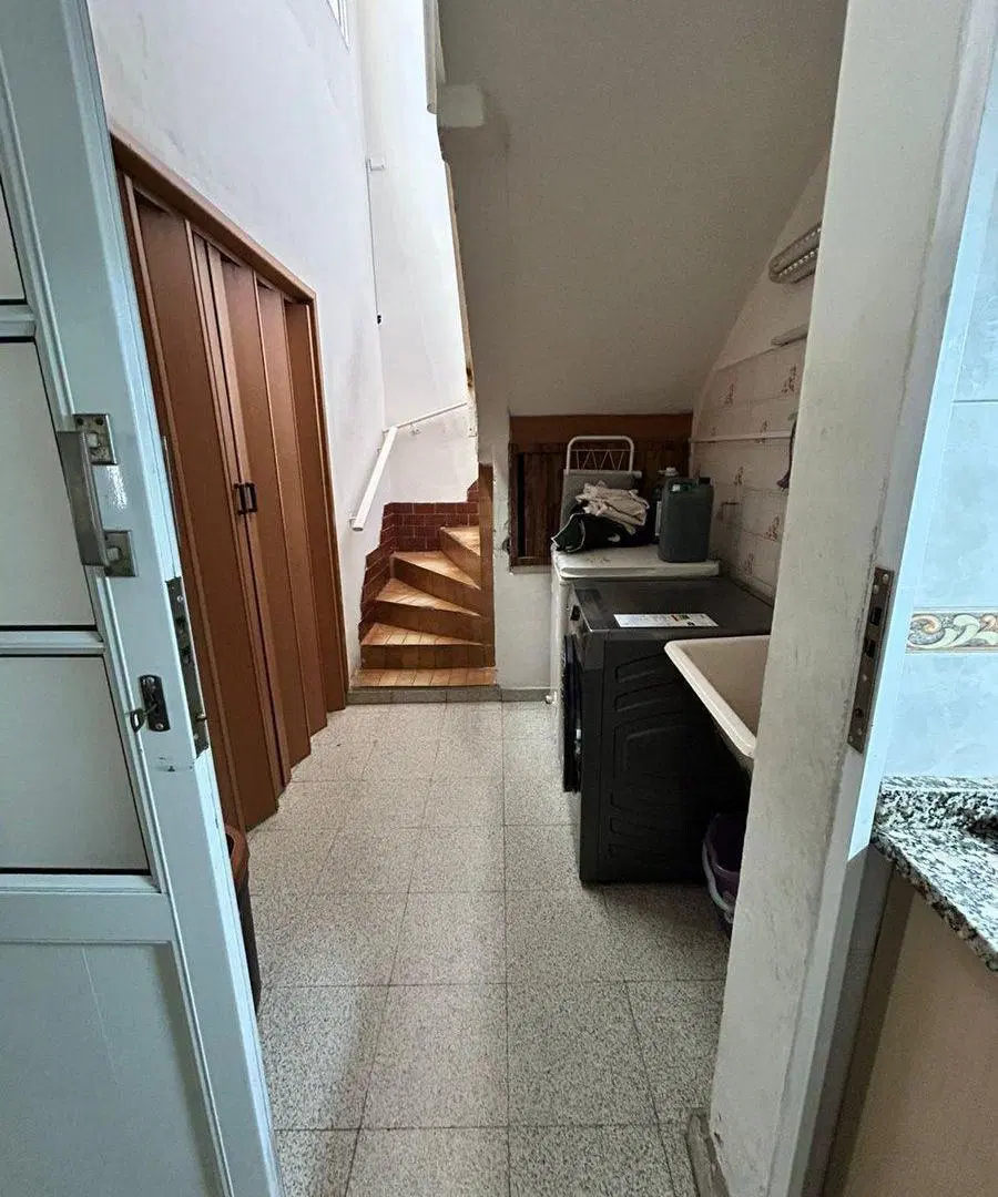 CASA EN VENTA DE 3 DORMITORIOS Y COCHERA! 4