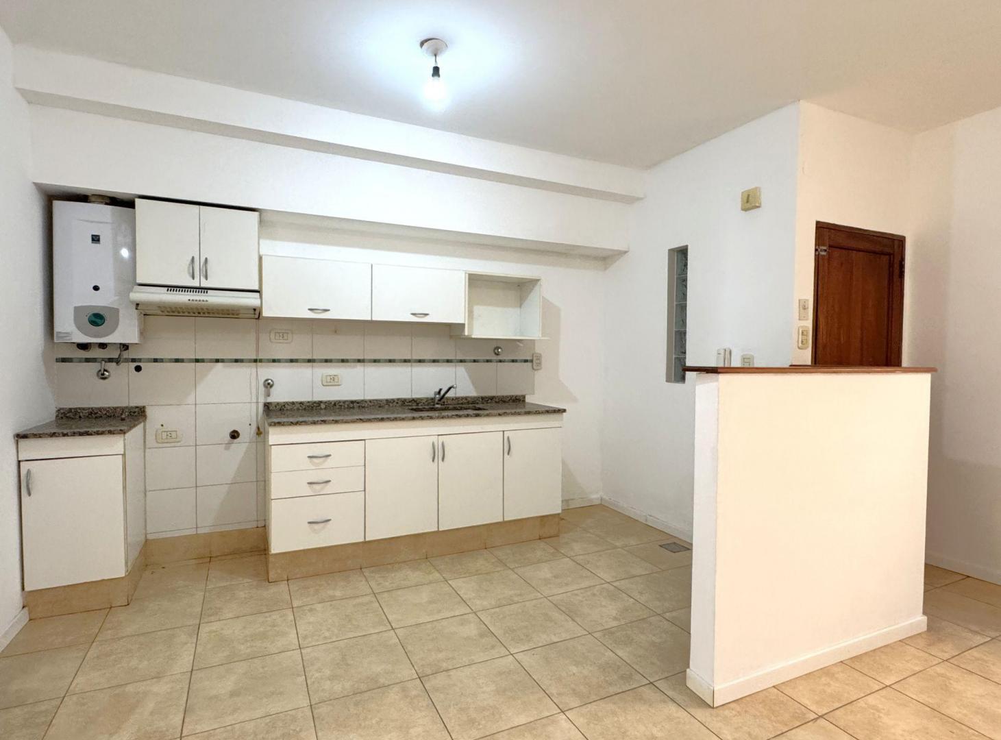 Foto de VENTA DEPARTAMENTO 2 DORMITORIOS BARRIO CANDIOTI, imagen 2