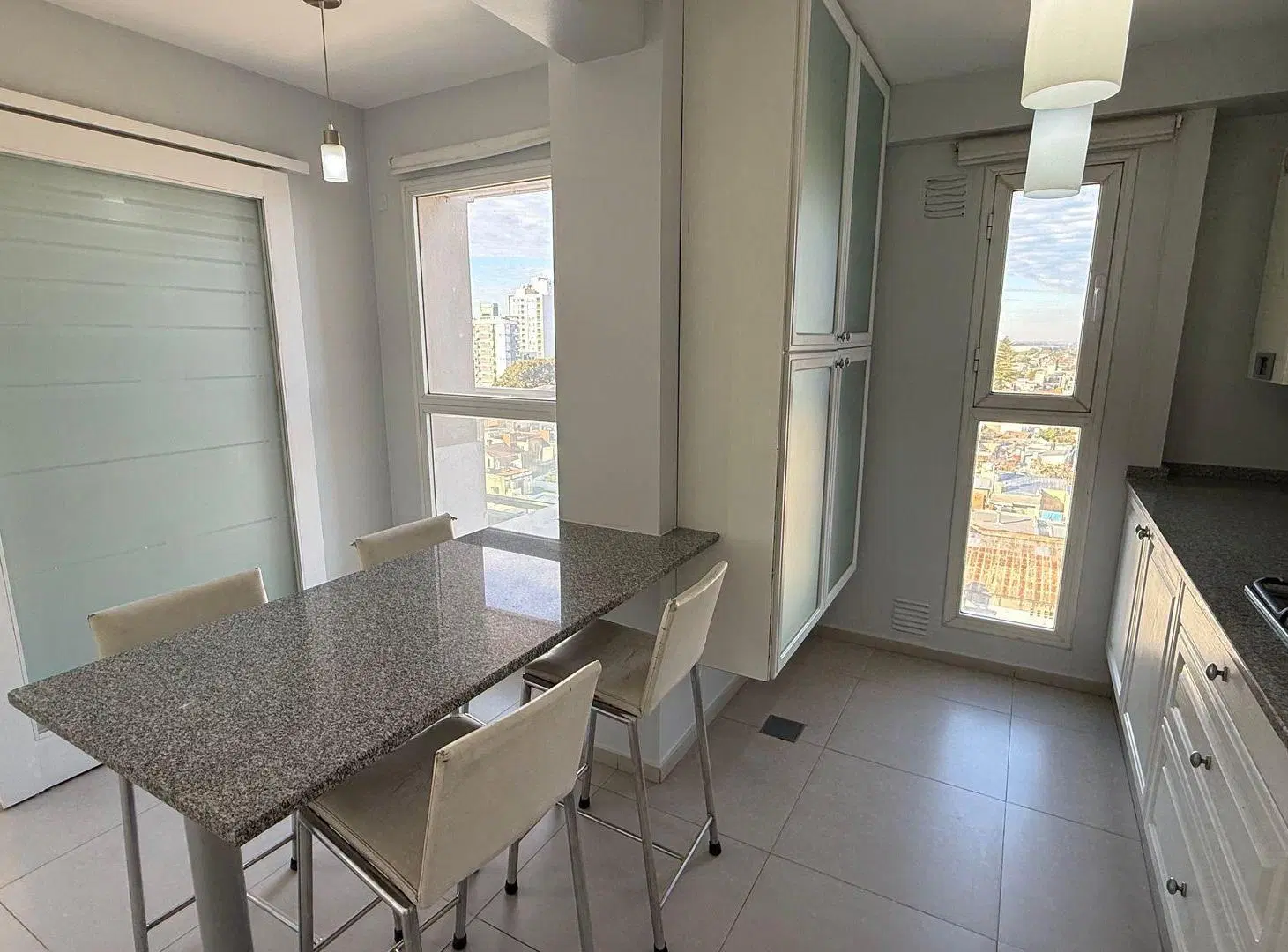 EXCLUSIVO SEMIPISO DE CATEGORÍA EN BARRIO SUR 2