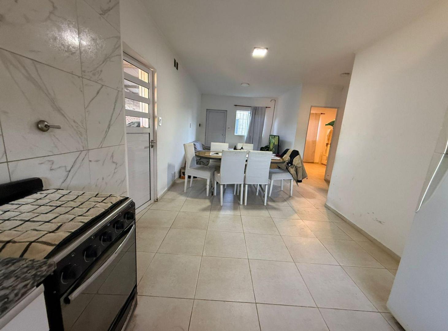 Foto de SE VENDE CASA EN CALLE MAIPU 3190 DE 2 DORM Y COCH, imagen 1