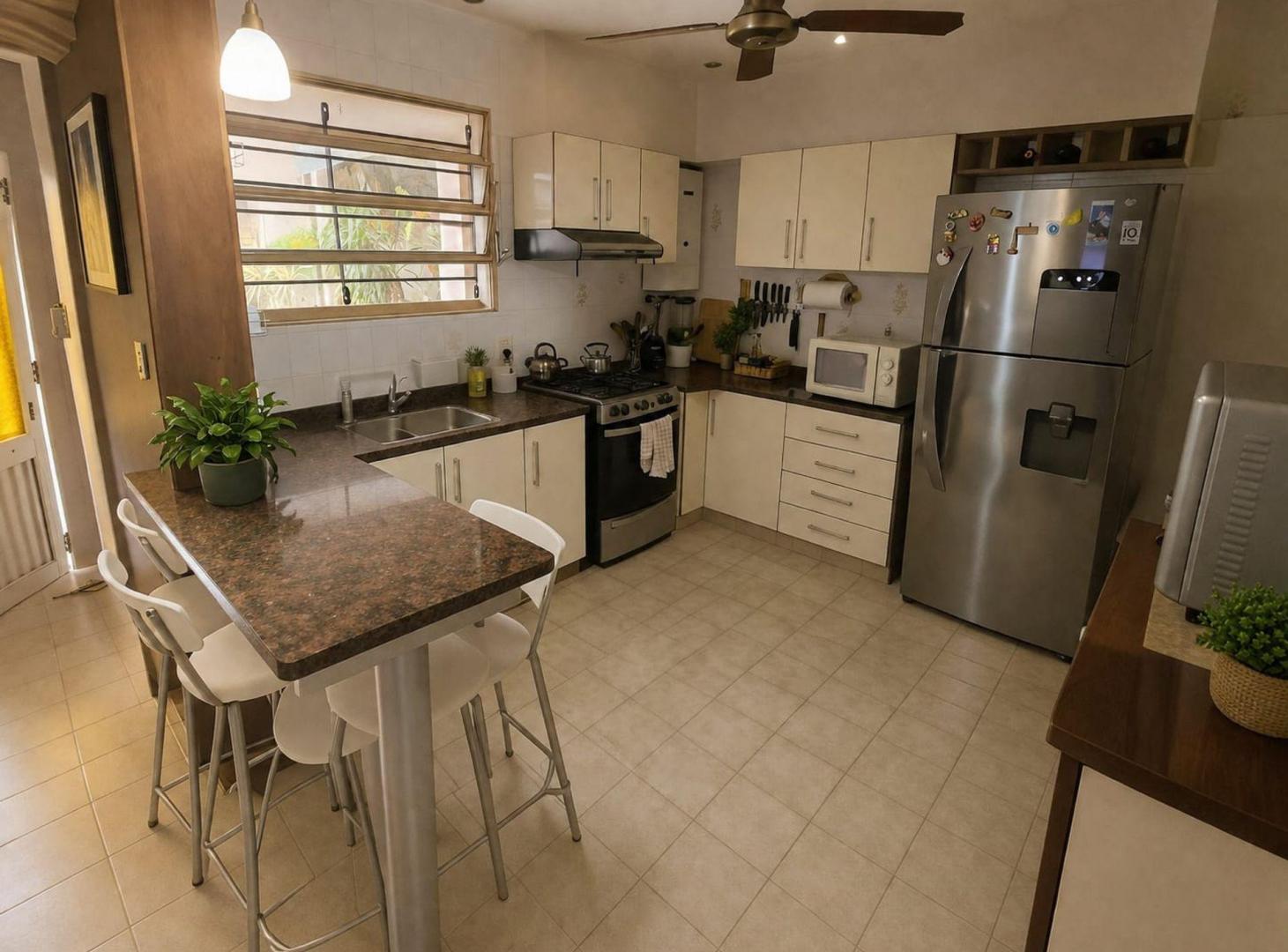 Foto de CASA 2 DORM Y PARQUE EN GUADALUPE OESTE, imagen 2