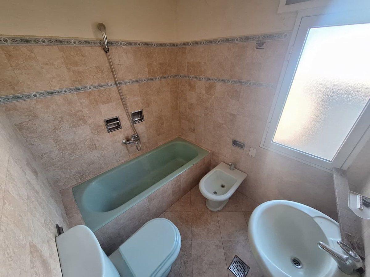 Foto de CASA ESTILO SUIZO C/GALPÓN, DEPTO Y OFICINAS, imagen 1