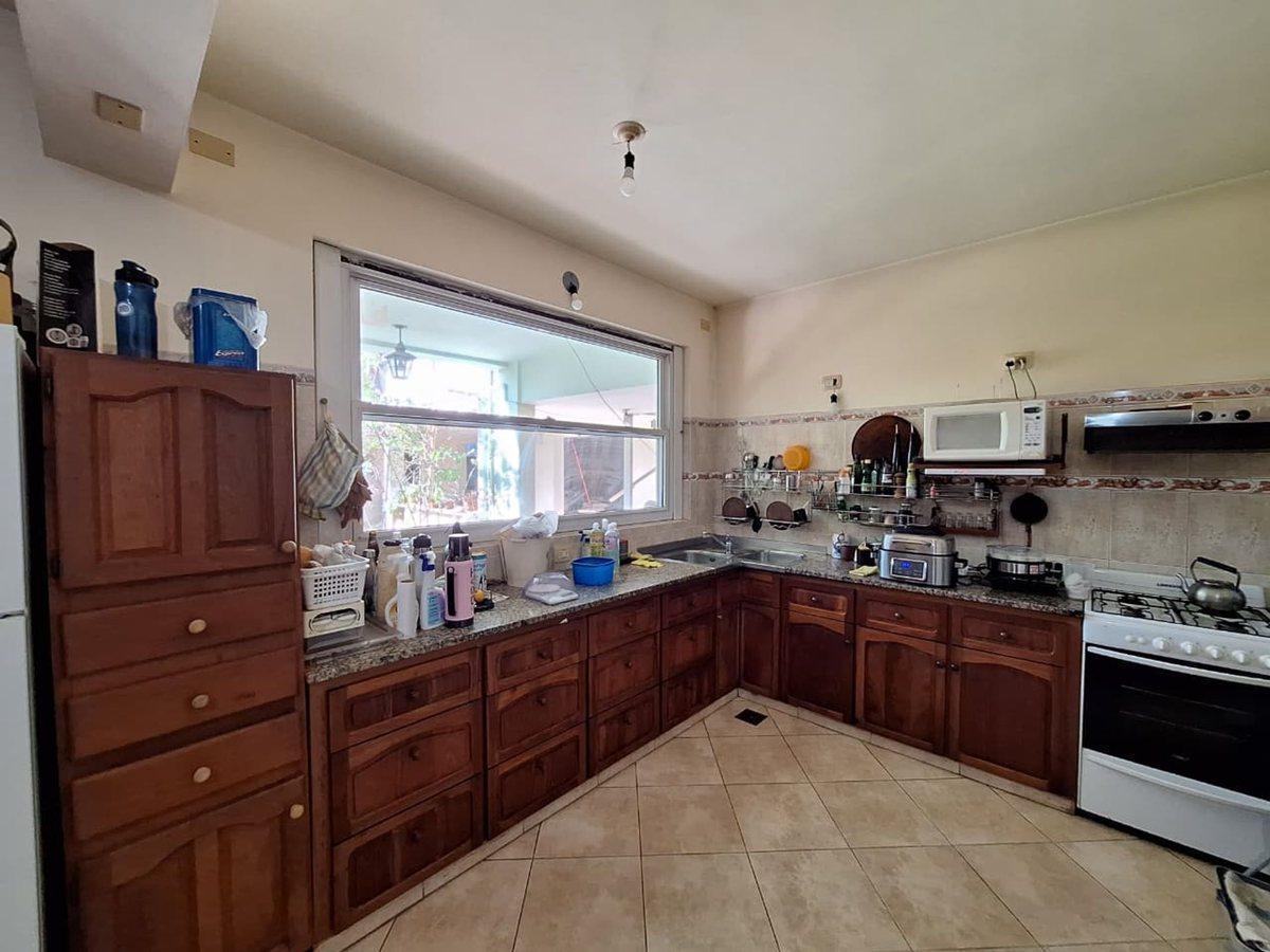 Foto de CASA ESTILO SUIZO C/GALPÓN, DEPTO Y OFICINAS, imagen 2