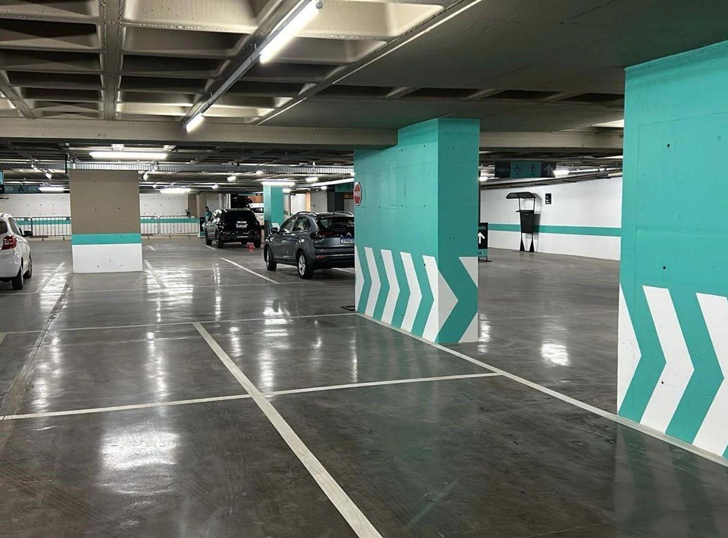 Foto de Invertí en Bv Center Cochera cubierta en venta, imagen 2