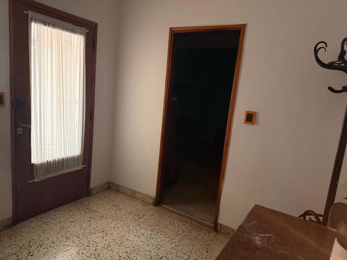 Foto de Casa amplia en esquina destacada B° Candioti, imagen 1