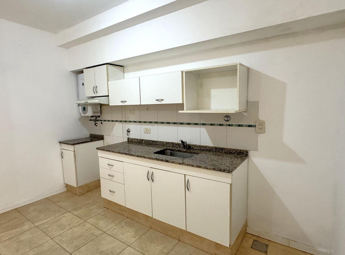Foto de VENTA DEPARTAMENTO 2 DORMITORIOS BARRIO CANDIOTI, imagen 4