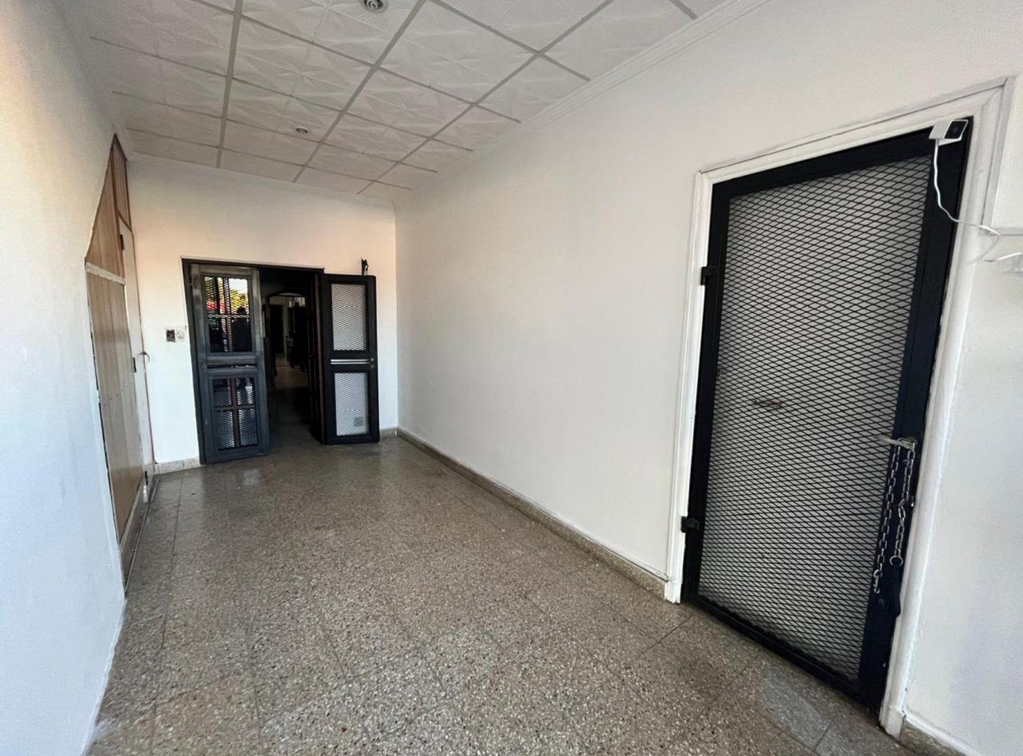 Foto de SE VENDE CASA /PLANTA ALTA/ LOCAL SOBRE AVENIDA, imagen 1