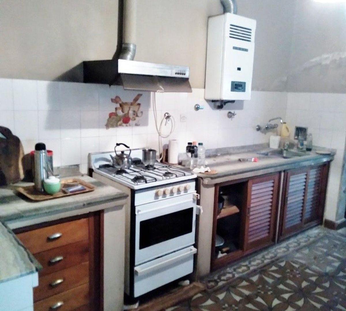 Foto de AMPLIA CASA CON DOS GALPONES EN BARRIO SUR!, imagen 4