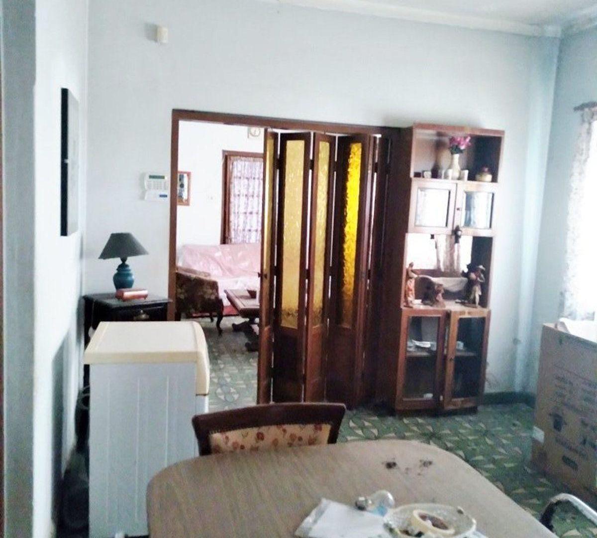Foto de AMPLIA CASA CON DOS GALPONES EN BARRIO SUR!, imagen 1