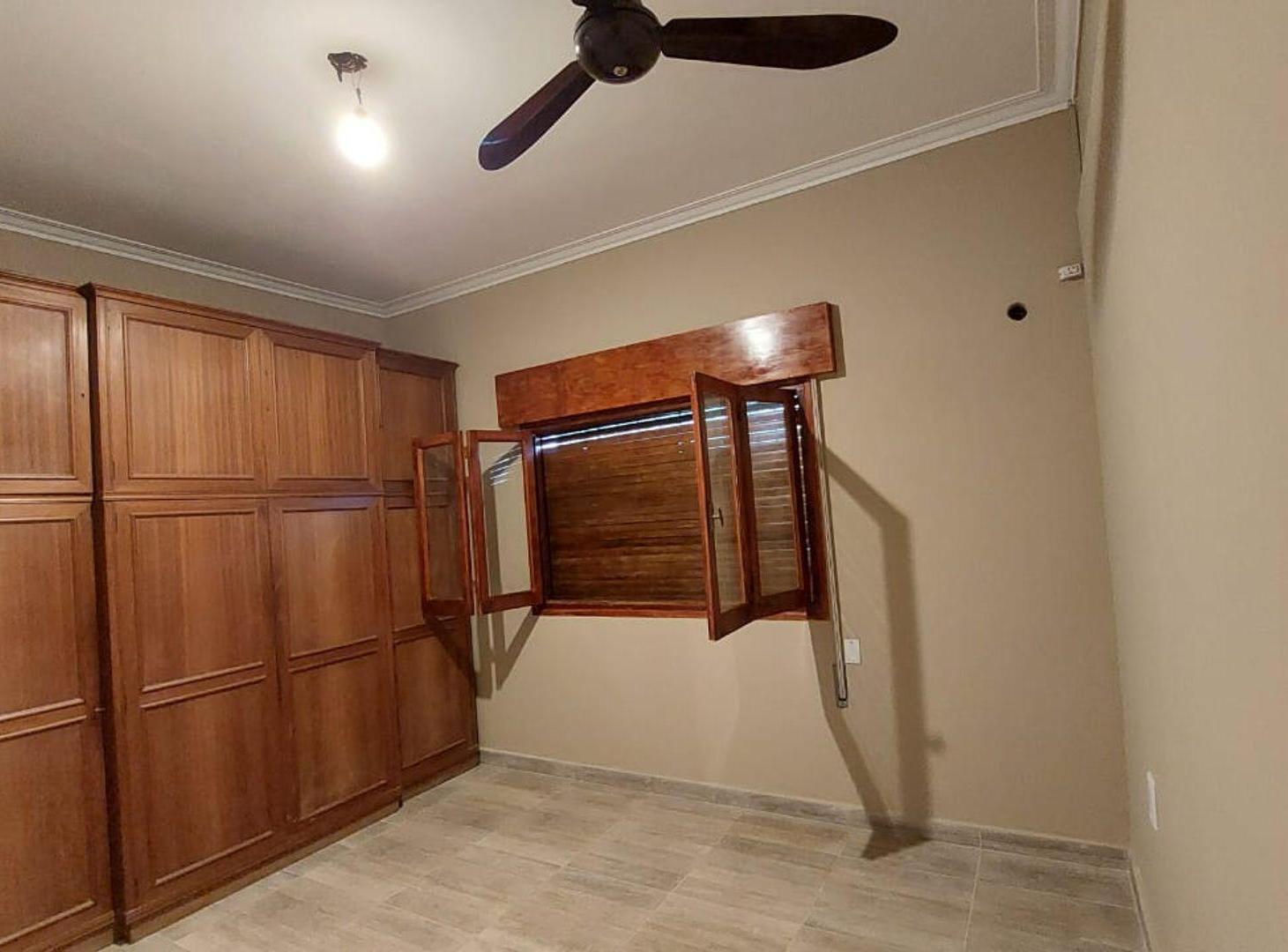 Foto de Oportunidad para inversores | Casa + 8 cocheras, imagen 4