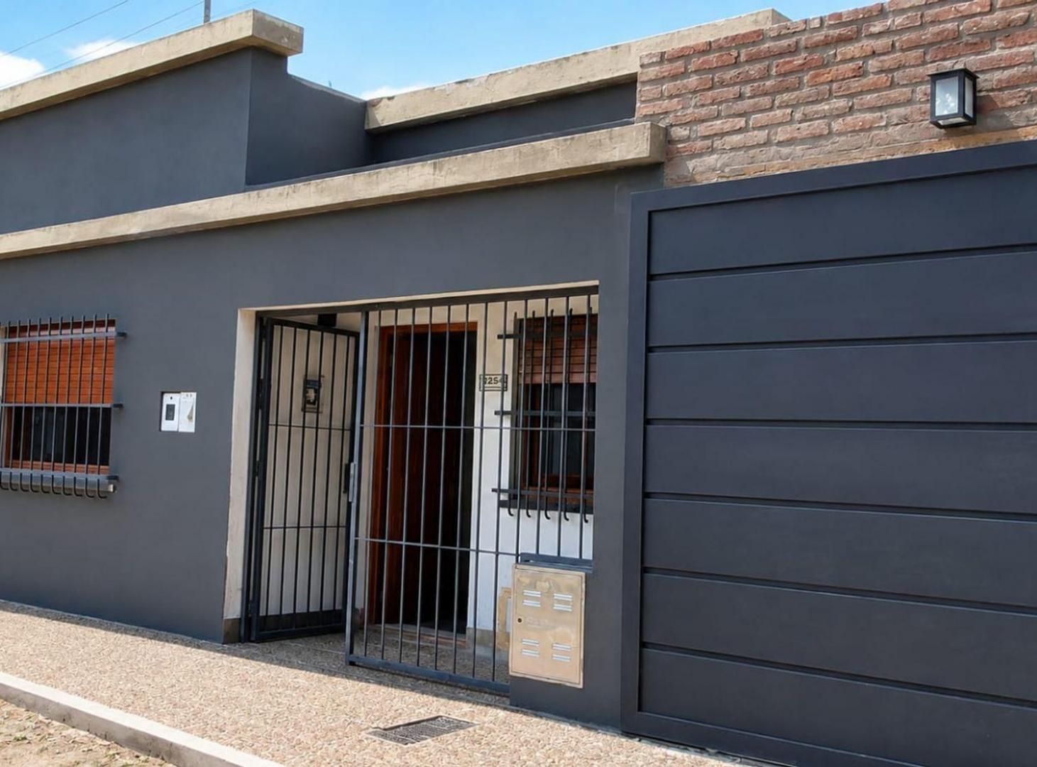Foto de Oportunidad para inversores | Casa + 8 cocheras, imagen 2