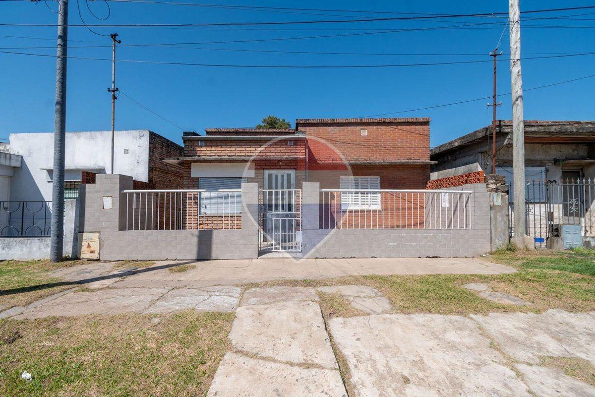 Foto de CASA EN VENTA EN B° CENTENARIO 3 DORMITORIOS, imagen 1