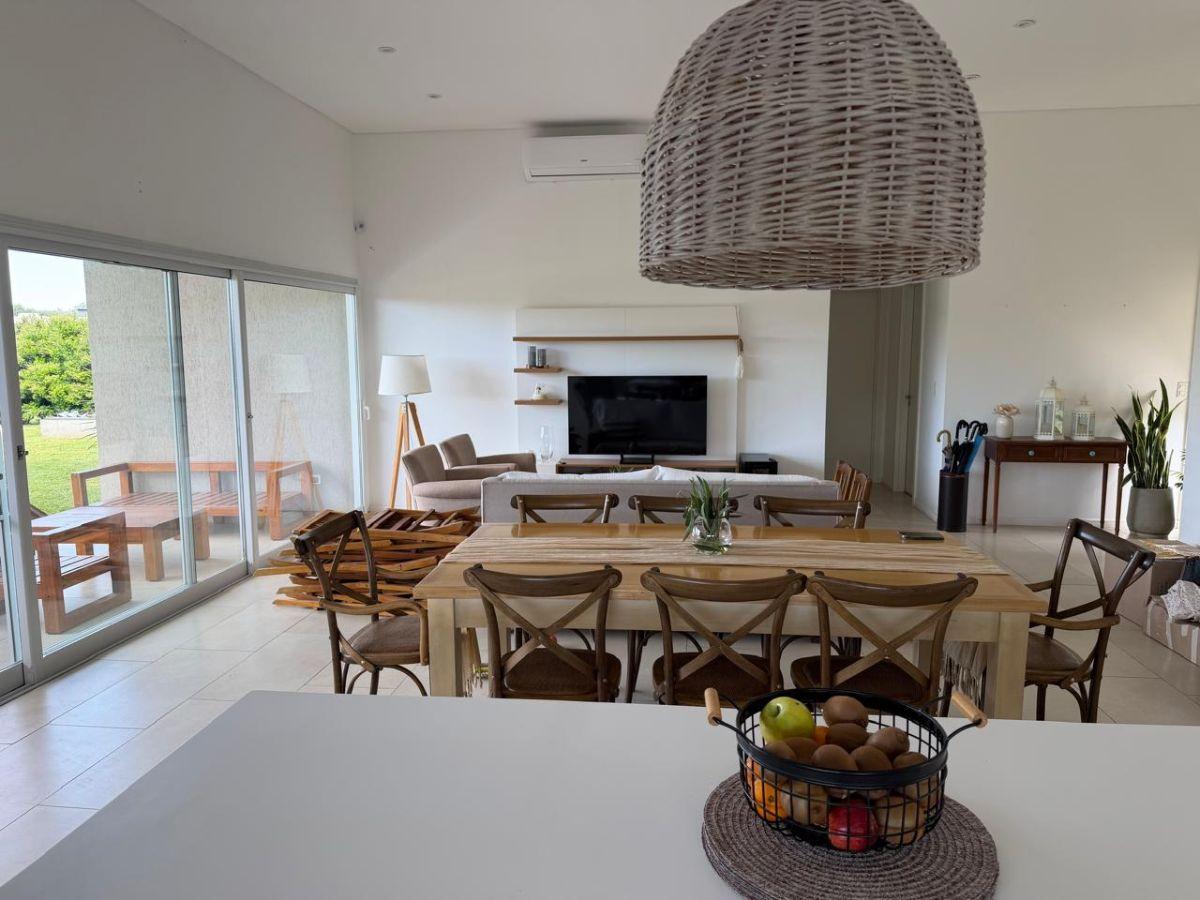 Foto de Casa 4 Ambientes con Jardín y Piscina Alquiler en San Sebastian, imagen 3