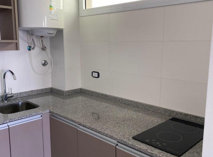 2 ambientes luminosos, con vista y balcón en edificio con amenities 4