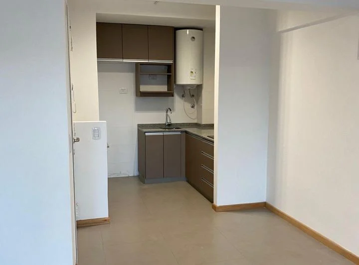 2 ambientes luminosos, con vista y balcón en edificio con amenities 2