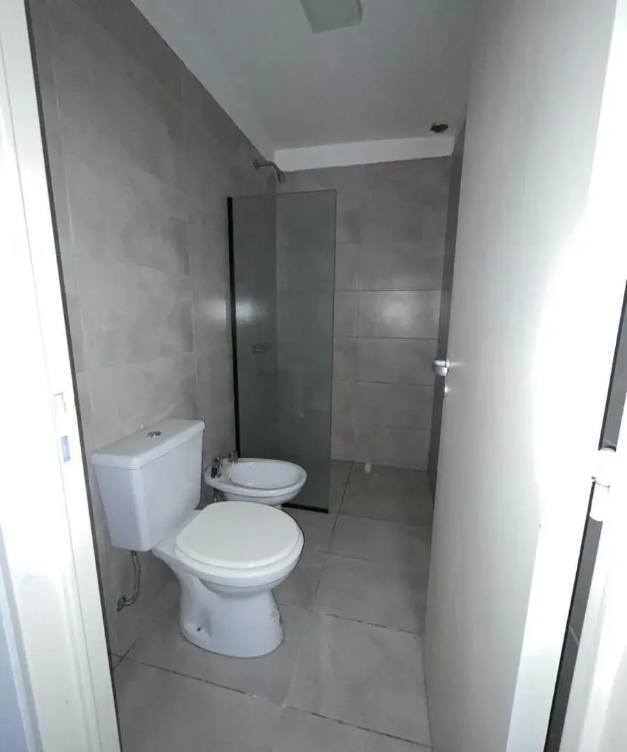 VENTA CASA DOS DORMITORIOS CON PILETA EN BARRIO NORTE 8