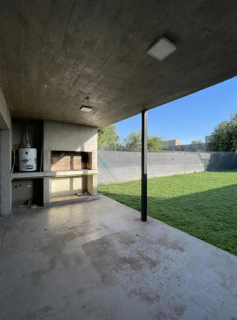 VENTA CASA DOS DORMITORIOS CON PILETA EN BARRIO NORTE 1