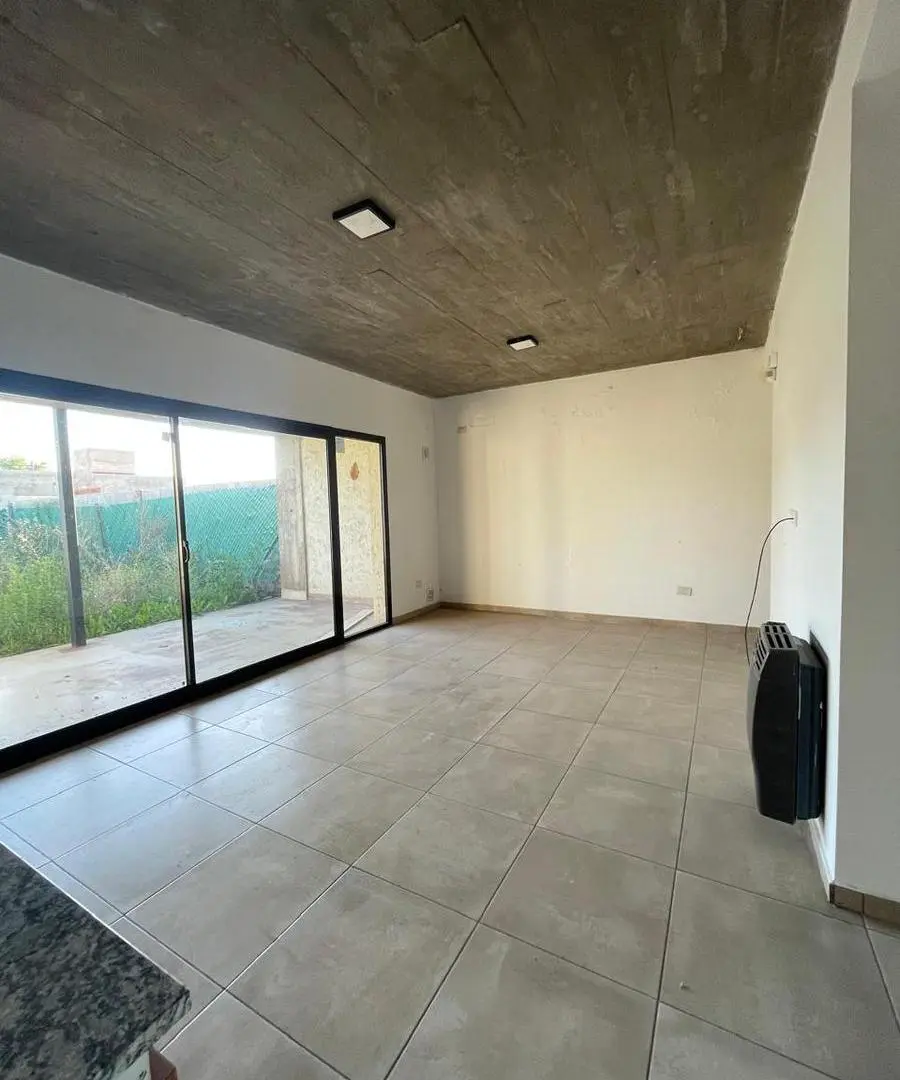 VENTA CASA DOS DORMITORIOS CON PILETA EN BARRIO NORTE 3