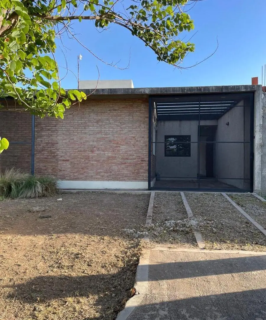 VENTA CASA DOS DORMITORIOS CON PILETA EN BARRIO NORTE 4
