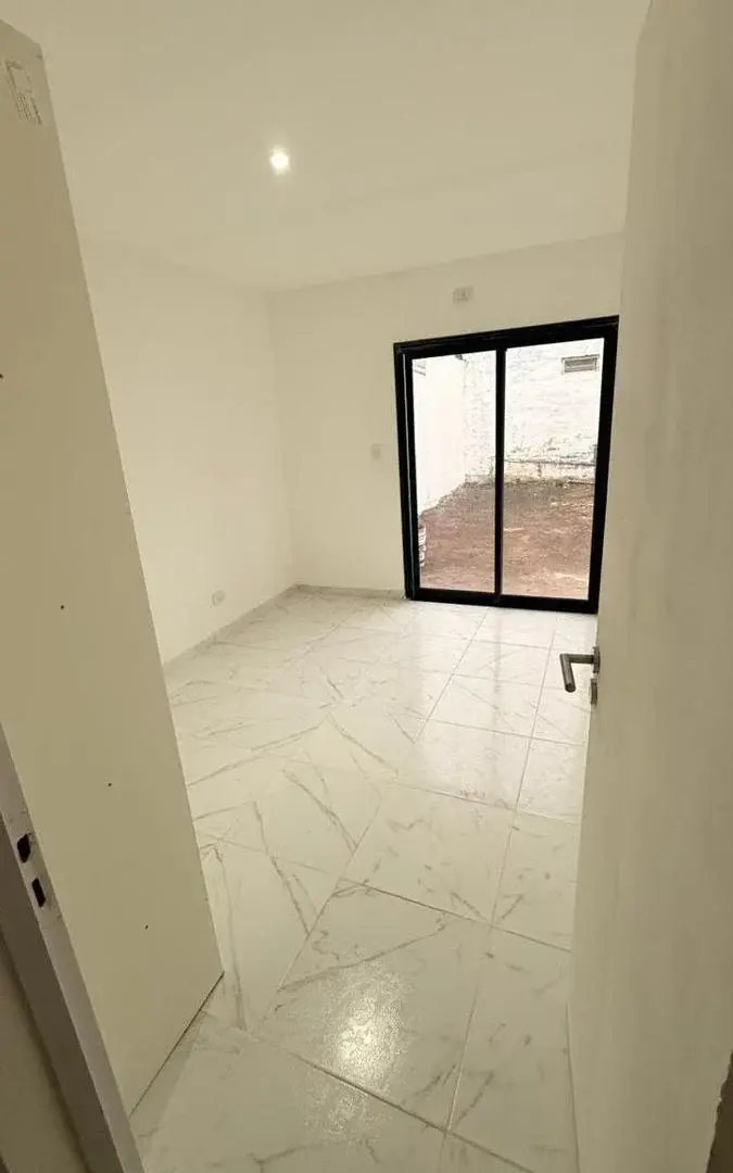 VENTA CASA DOS DORMITORIOS  EN HOUSING ARGUELLO 4