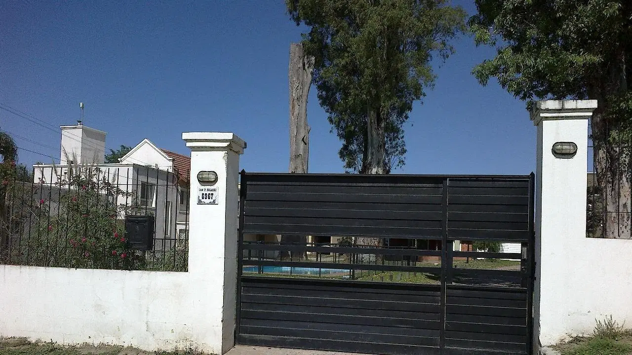 VENTA CASA 3 DORMITORIOS ZONA NORTE HOUSING CALANDRIA 5