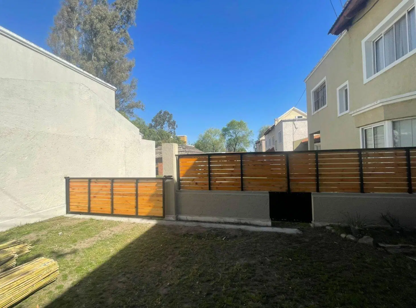 VENTA CASA 3 DORMITORIOS ZONA NORTE HOUSING CALANDRIA 2