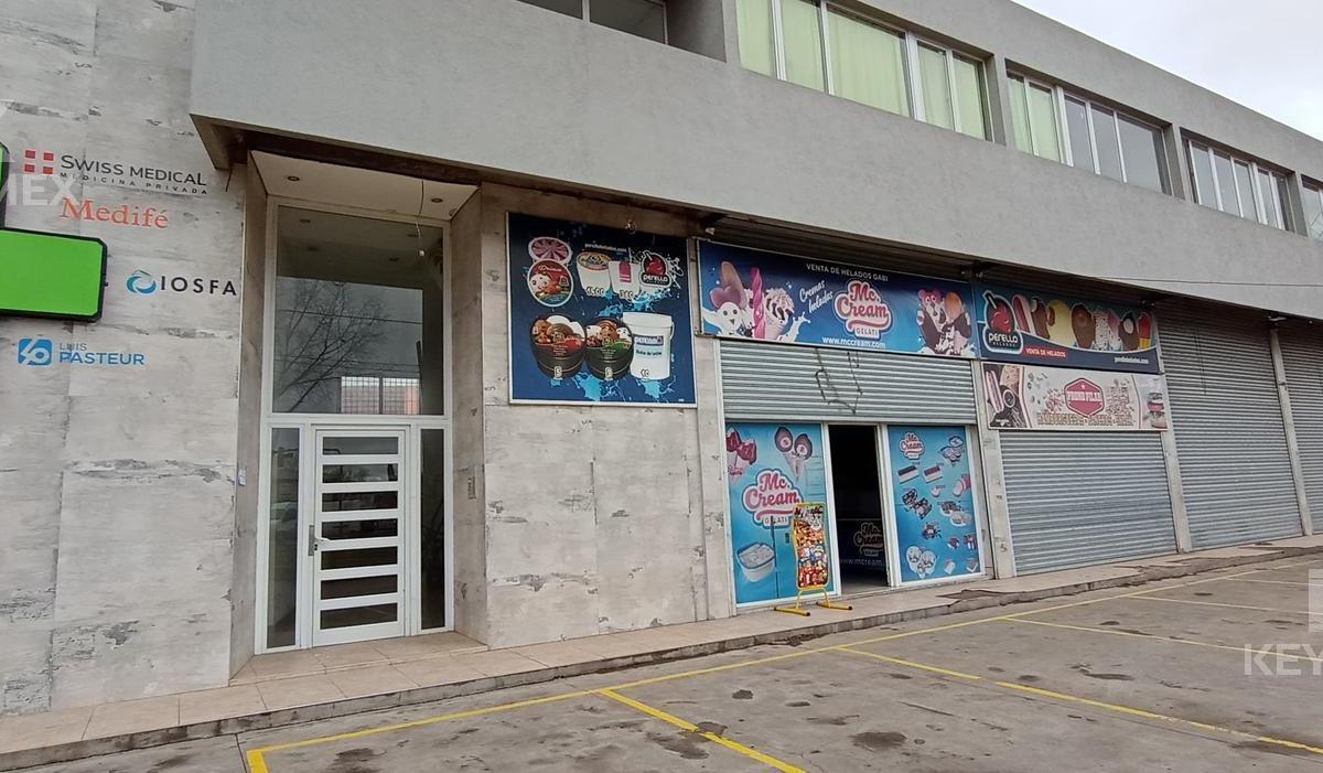 Venta Locales Comerciales y Oficinas - Pilar 4