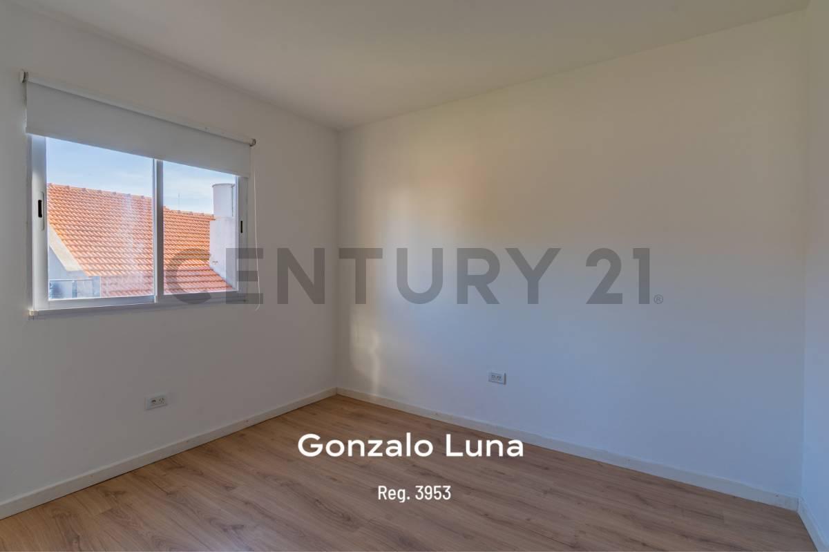 Venta de PH 3 Ambientes con Jardín y Espacio de Cochera, Santa Monica, Mar del Plata. 2