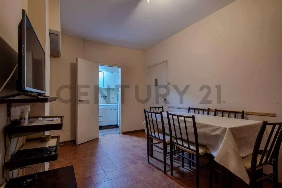 Venta de departamento 2 ambientes con patio, La Perla, Mar del Plata. 3