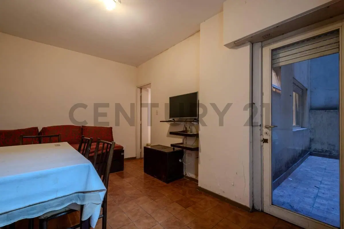 Venta de departamento 2 ambientes con patio, La Perla, Mar del Plata. 2