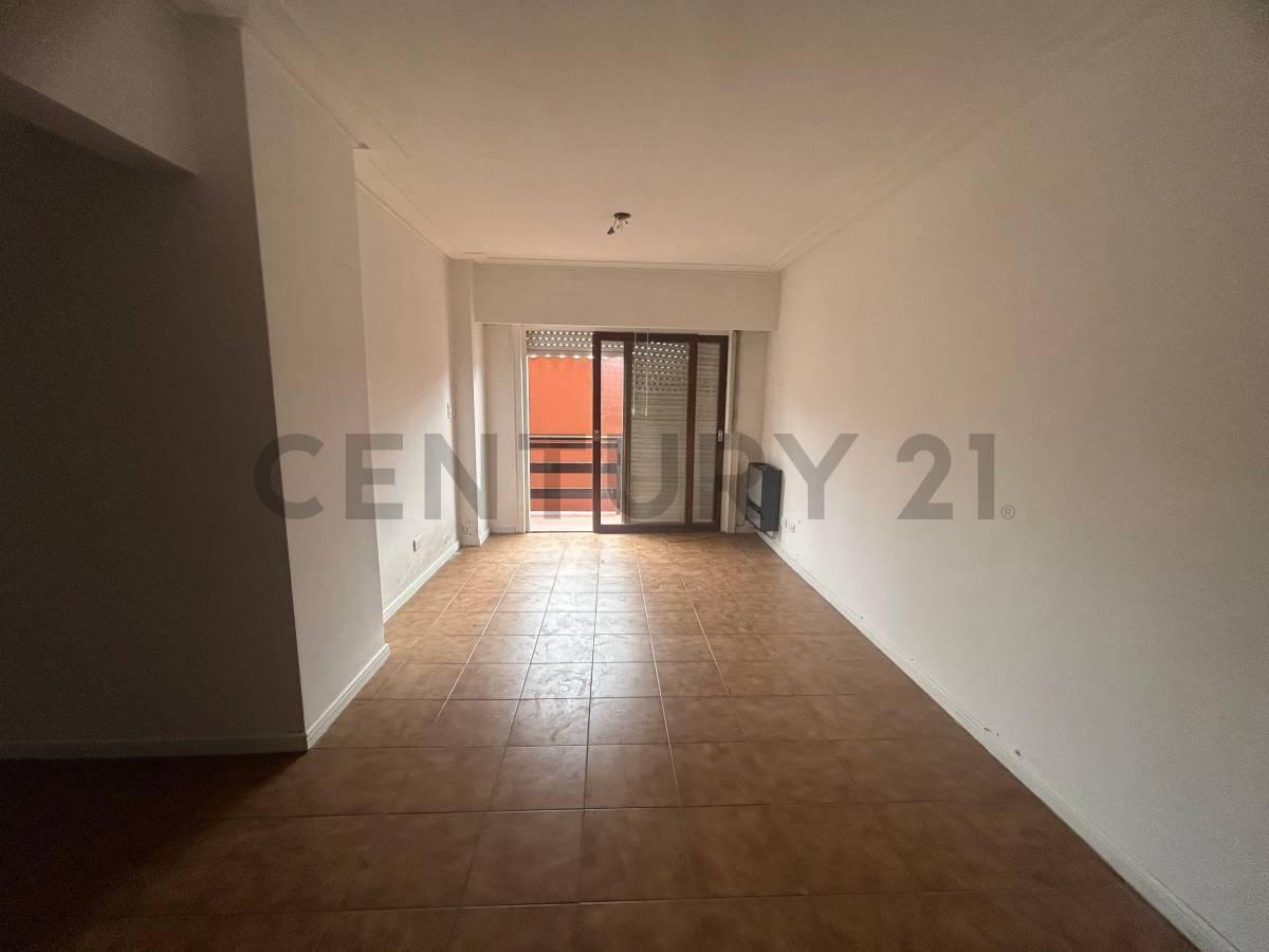 Venta de departamento cinco ambientes, frente al mar, Miramar.