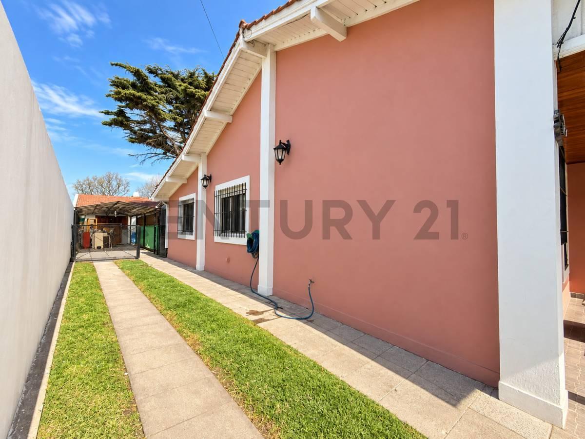 Foto de Venta de casa 4 ambientes con quincho, Punta Mogotes, Mar del Plata., imagen 1