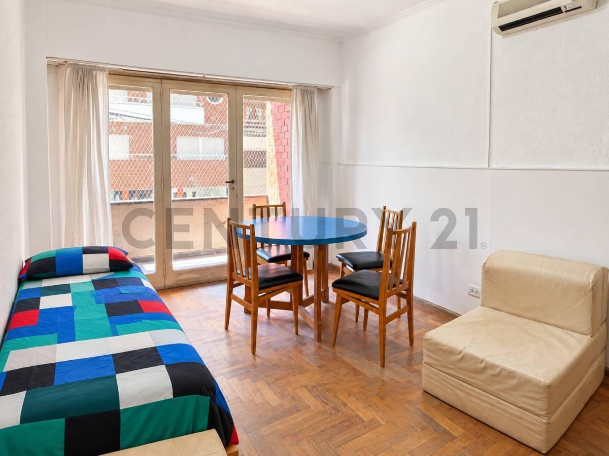 Foto de Alquiler 24 meses departamento 2 ambientes con cochera y patio, Centro, imagen 3