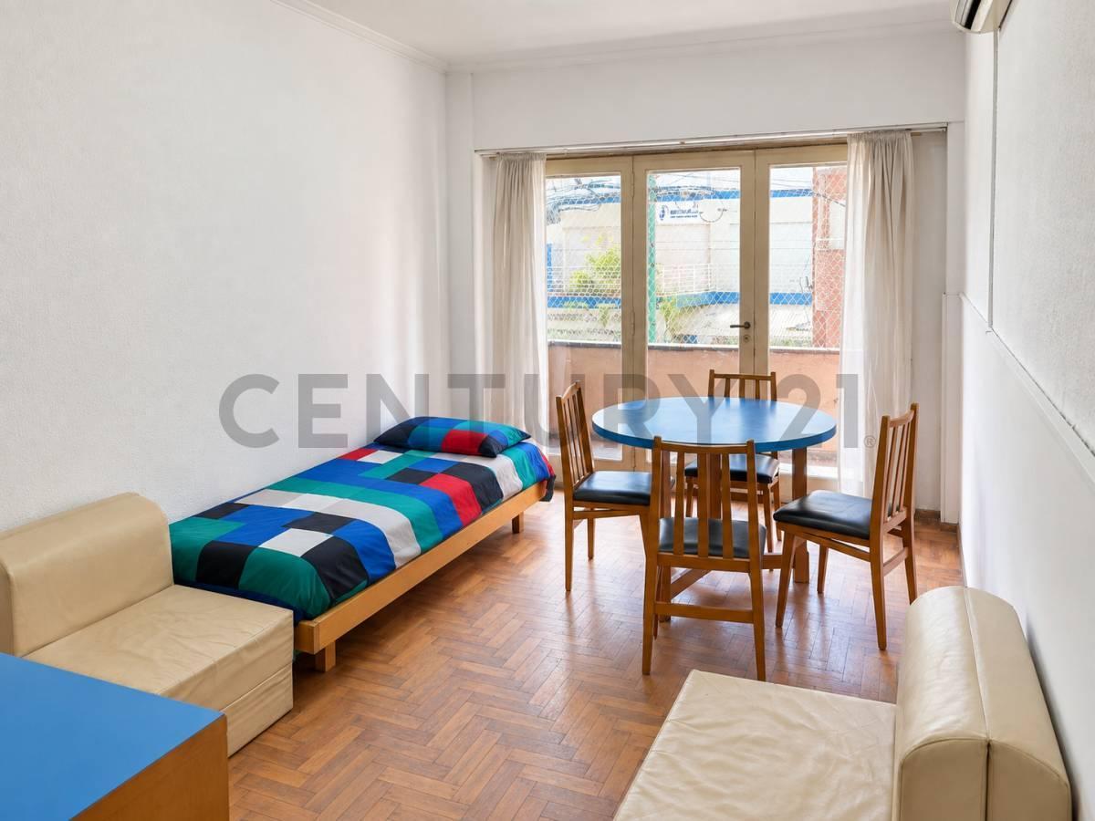 Foto de Alquiler 24 meses departamento 2 ambientes con cochera y patio, Centro, imagen 4