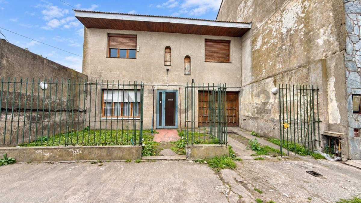 Foto de Venta de casa 6 ambientes con parque y quincho con parrilla, Los Andes, imagen 2