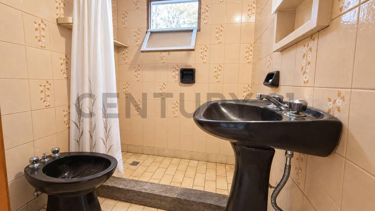 Foto de Venta de casa 6 ambientes con parque y quincho con parrilla, Los Andes, imagen 3