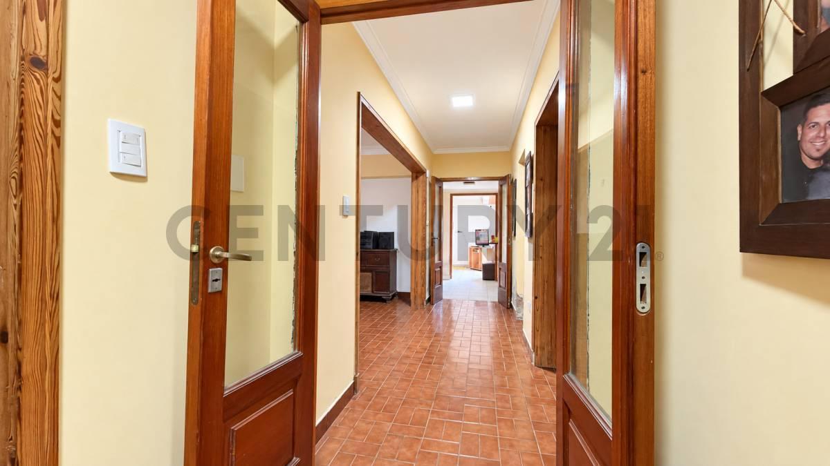 Foto de Venta de casa 6 ambientes con parque y quincho con parrilla, Los Andes, imagen 1