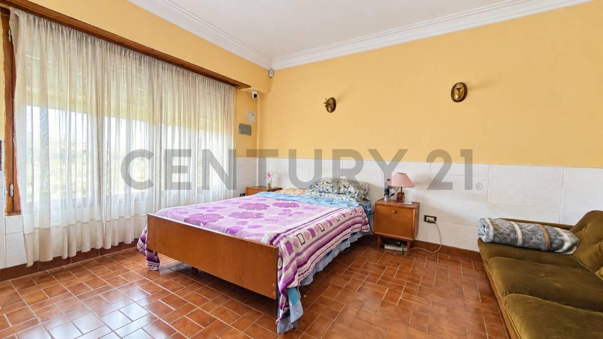 Foto de Venta de casa 6 ambientes con parque y quincho con parrilla, Los Andes, imagen 3
