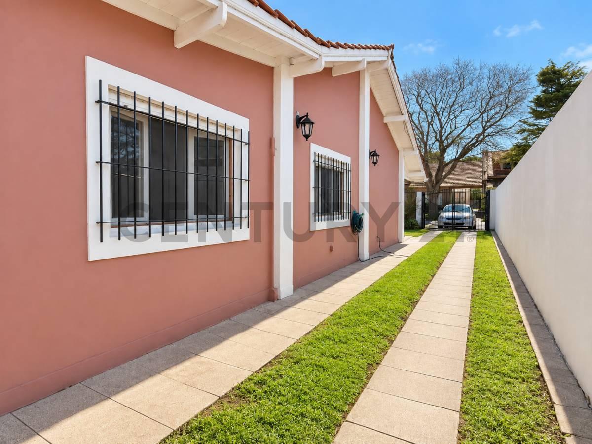 Foto de Venta de casa 4 ambientes con quincho, Punta Mogotes, Mar del Plata., imagen 2