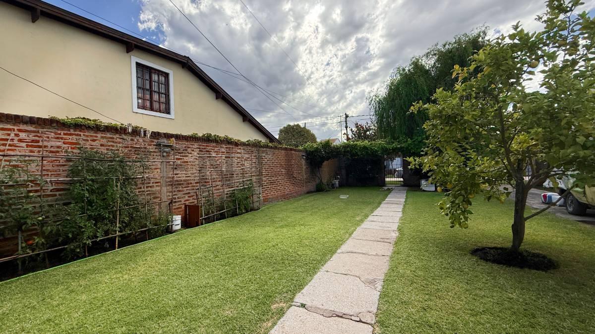 Foto de Venta de casa 5 ambientes con parque apta crédito, Caisamar, Mar del, imagen 1