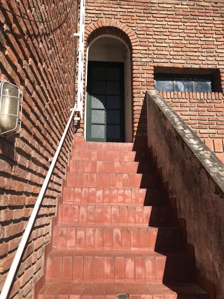 Departamento a reciclar, en La Siberia, a media cuadra de Necochea y una de Pellegrini